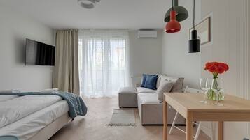 Studio Suite có thiết kế đặc sắc, ban công | Màn/rèm cản sáng, bàn ủi/dụng cụ ủi quần áo