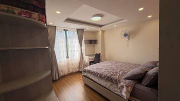 3 bedrooms, iron/ironing board, WiFi, bed sheets