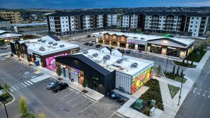 Exterior - Modern 1BR Private Suite Near Airport and Amazing Shopping!Free Netflix, Parking (Calgary)