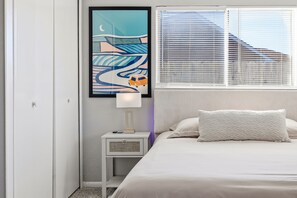 4 bedrooms, iron/ironing board, WiFi, bed sheets - “The Pearl” Family House, 6-10 Minutes to Downtown, Alamodome, Frost Center (San Antonio)