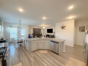 Interior - Cozy House/Community Pools/Massage Chair/Large Backyard (San Antonio)