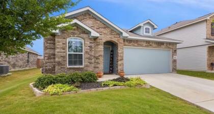Cozy House/Community Pools/Massage Chair/Large Backyard