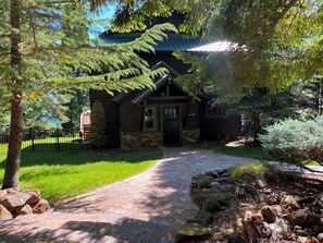 Exterior - Blissful Days in Lake Almanor, CA (Lake Almanor)