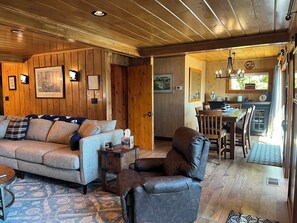 Living area - Blissful Days in Lake Almanor, CA (Lake Almanor)