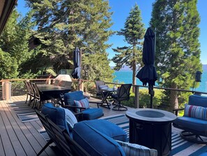 Outdoor dining - Blissful Days in Lake Almanor, CA (Lake Almanor)