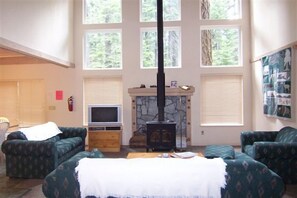 Interior - Droge-Yuklois, LACC in Lake Almanor, CA (Lake Almanor)