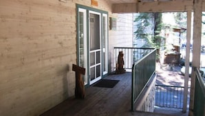 A wooden cabin with a porch, a wooden cross, and a statue of a bear. - Droge-Yuklois, LACC in Lake Almanor, CA (Lake Almanor)