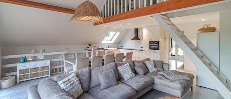 Smart TV, fireplace, table football