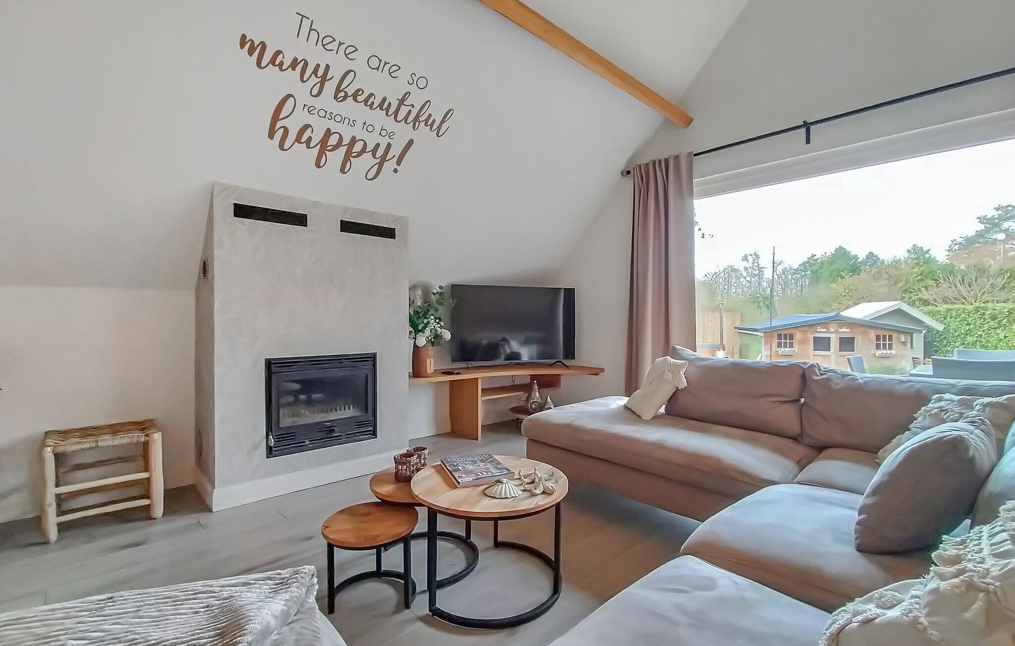 TV connectée, cheminée, baby-foot