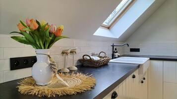 Réfrigérateur, plaque de cuisson, lave-vaisselle, cafetiÚre/bouilloire