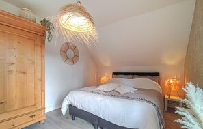 4 bedrooms, travel cot, free WiFi - Lovely home in Merksplas with sauna (Merksplas)
