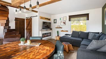 Smart TV, fireplace