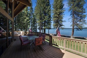 Outdoor dining - Hilder, West in Lake Almanor West, CA (Lake Almanor West)