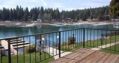 Kuster, Peninsula Village