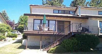 Kuster, Peninsula Village