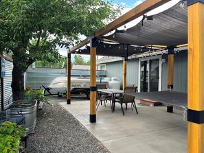 Outdoor dining - Lakeside Retreat in Chester, CA (Chester)