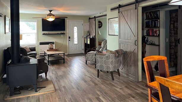 A cozy living room with a fireplace, a television, and a bookshelf. - Lakeside Retreat in Chester, CA (Chester)