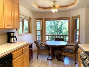 Microondas, parrilla de estufa y lavavajillas 