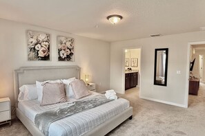 5 bedrooms, desk, iron/ironing board, WiFi - Themed Family Retreat | Free Resort Access | Pool (Clermont)
