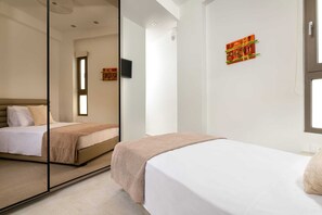 Desk, iron/ironing board, travel cot, free WiFi - Onirico House, Apartment (Rhodes)