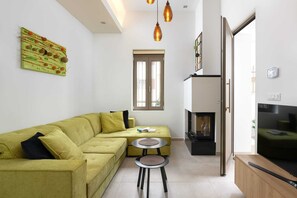 Smart TV, fireplace, books - Onirico House, Apartment (Rhodes)