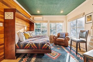 3 Schlafzimmer, Schreibtisch, Bügeleisen/Bügelbrett, Reisekinderbett