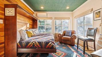 3 bedrooms, desk, iron/ironing board, travel cot