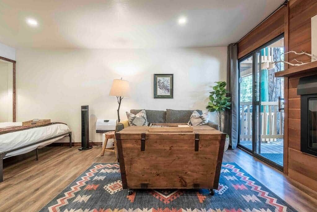 Smart TV, fireplace, table tennis