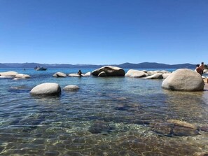 Beach - Studio minutes to Kings Beach and Northstar; spa, pool (Tahoe Vista)