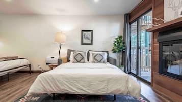 Iron/ironing board, free WiFi, bed sheets