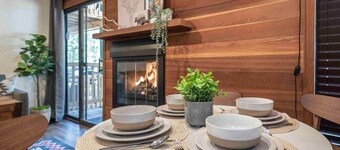 Studio minutes to Kings Beach and Northstar; spa, pool