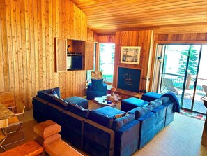 Living area - Spooner in Lake Almanor West, CA (Lake Almanor West)