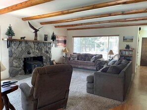 TV - The Emerald Lake House (Lake Almanor)