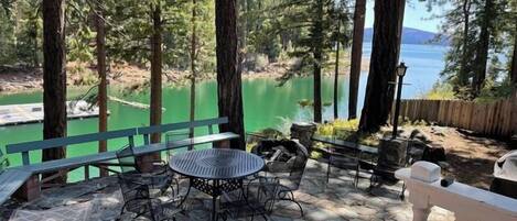 屋外ダイニングエリア