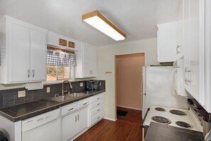 Microwave, dishwasher - Wright, LACC in Lake Almanor, CA (Lake Almanor)