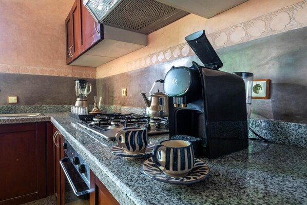 Appartement Confort, 1 chambre, balcon, vue ville | Cuisine privée