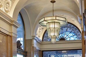 Interior - Sophisticated King Stay | Gym Access | Onsite Dining & Bar | Near National Mall (Washington)