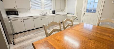 Micro-ondes, four, plaque de cuisson