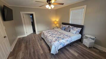 Iron/ironing board, Internet, bed sheets