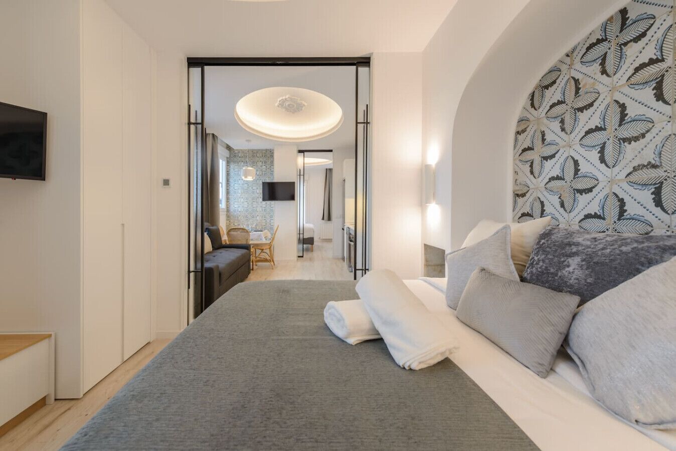 2 bedrooms, desk, iron/ironing board, WiFi