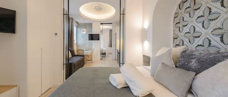 2 bedrooms, desk, iron/ironing board, WiFi