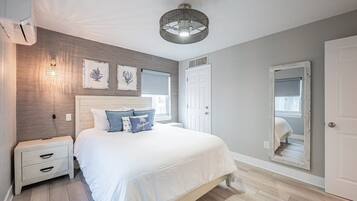 Tabla de planchar con plancha, wifi gratis y ropa de cama