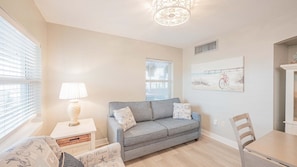 TV - Enjoy Gulf Breezes at This Modern Beachside Oasis (Clearwater)