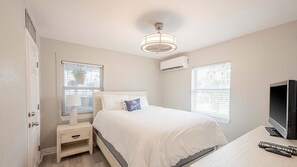 Tabla de planchar con plancha, wifi gratis y ropa de cama 