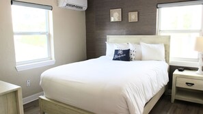 1 bedroom, iron/ironing board, free WiFi, bed sheets - Comfy Ocean-View Room Perfect for Sun-Kissed Mornings (Clearwater)