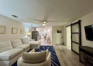 Smart TV, DVD player - 15 minutes from Bonita Beach sunsets along the SW coastline are waiting for you! (Bonita Springs)