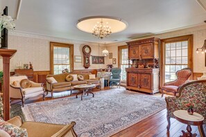 Interior - Dalton Retreat w Deck and Fire Pit (Dalton)