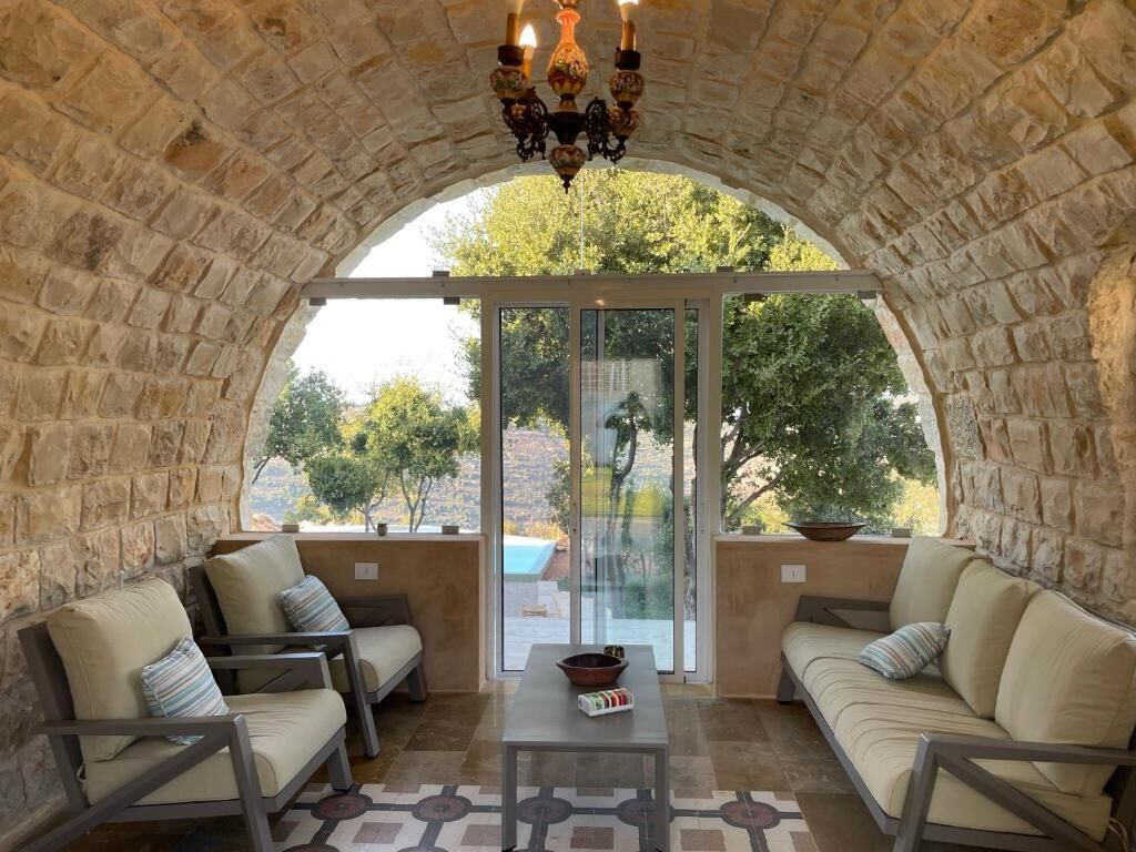 المنشأة من الداخل