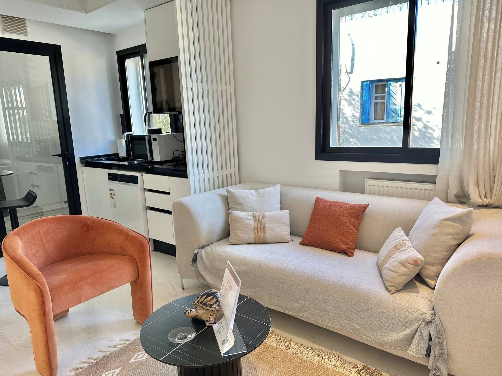 Apartment, 1 Bedroom, Smoking | Living room