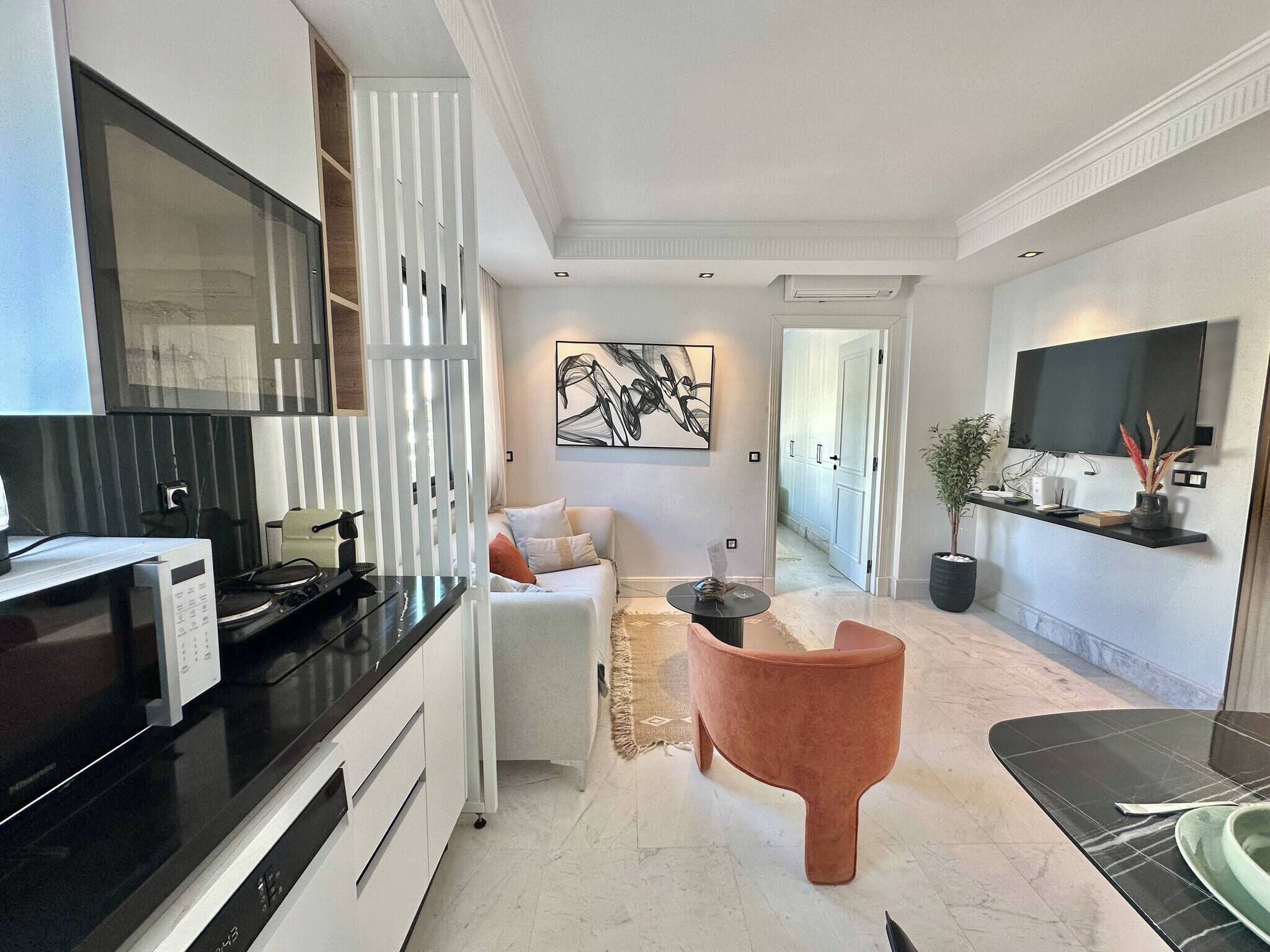 Apartment, 1 Bedroom, Smoking | Living room